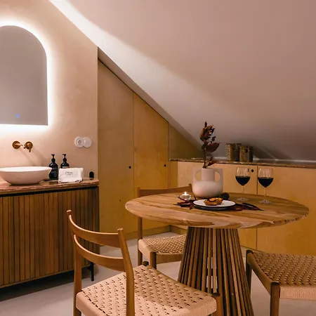 The Downtown Terrace - Fabulous Views, Romantic Penthouse, 6th-floor No Lift Lägenhet