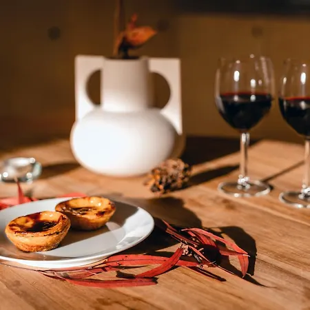 The Downtown Terrace - Fabulous Views, Romantic Penthouse, 6th-floor No Lift *