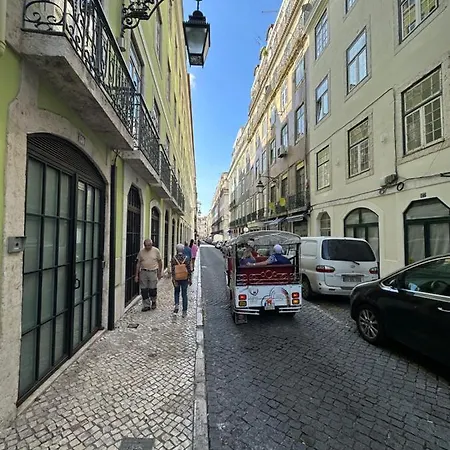 The Downtown Terrace - Fabulous Views, Romantic Penthouse, 6th-floor No Lift *