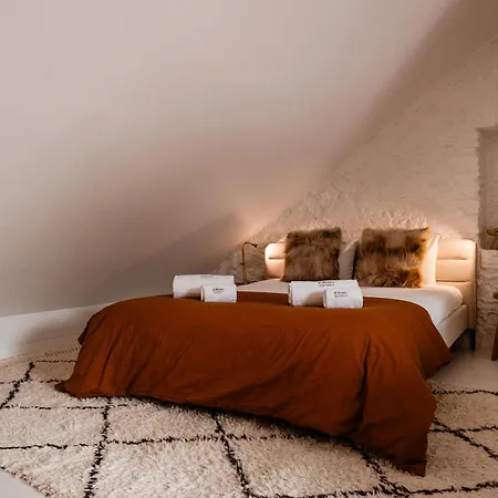 The Downtown Terrace - Fabulous Views, Romantic Penthouse, 6th-floor No Lift Апартаменты *