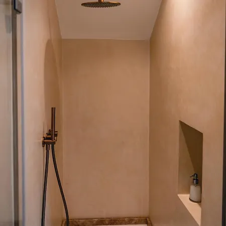 The Downtown Terrace - Fabulous Views, Romantic Penthouse, 6th-floor No Lift