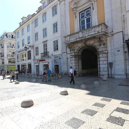 The Downtown Terrace - Fabulous Views, Romantic Penthouse, 6th-floor No Lift Лісабон