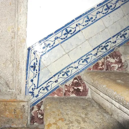 Апартаменти The Downtown Terrace - Fabulous Views, Romantic Penthouse, 6th-floor No Lift Лісабон